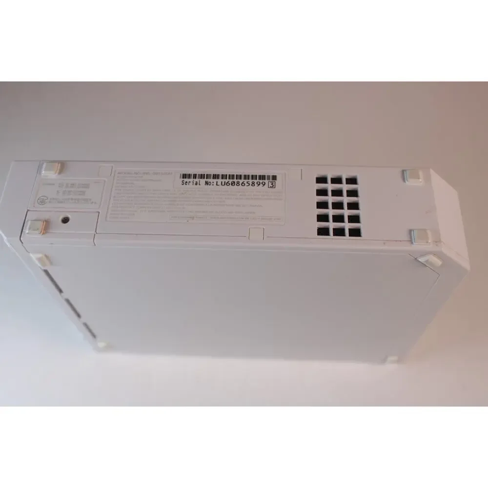 Nintendo Wii White Console RVL-001 W/ 1 OEM controller/chuk, 2 games, cord